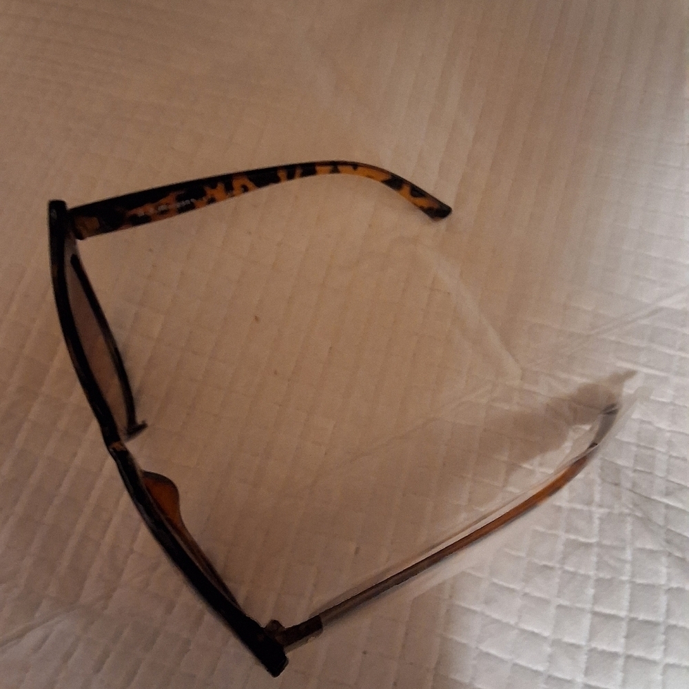 AJ. Morgan Tortoise Shell cat eye sunglasses NWT - Picture 5 of 9